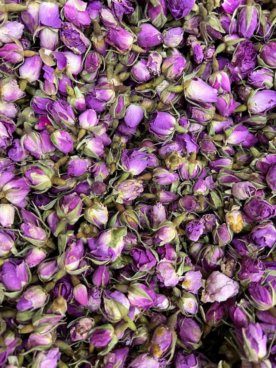Dried rose buds